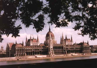 Parliament,
 Budapest - copyright Michel Guntern, TravelNotes.org