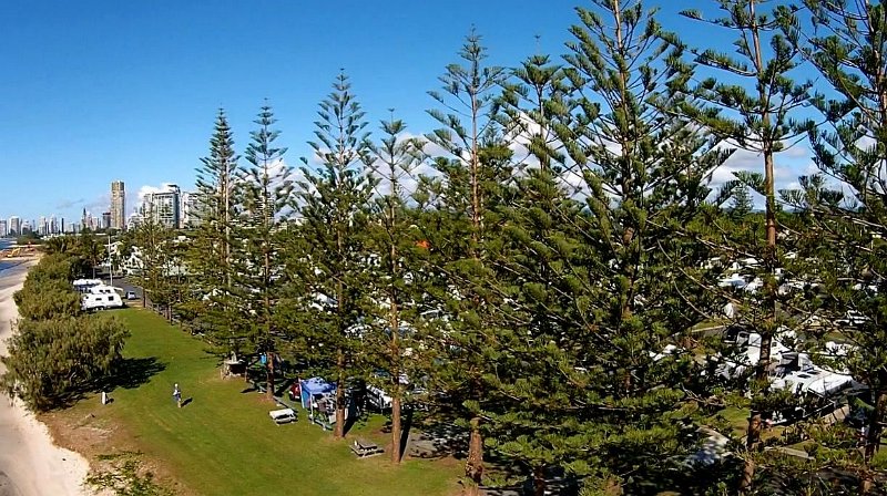 Loders20.jpg - Drone view of the caravan park and the Broadwater.