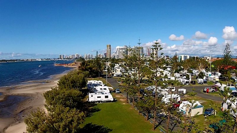 Loders23.jpg - Drone view of the caravan park and the Broadwater.