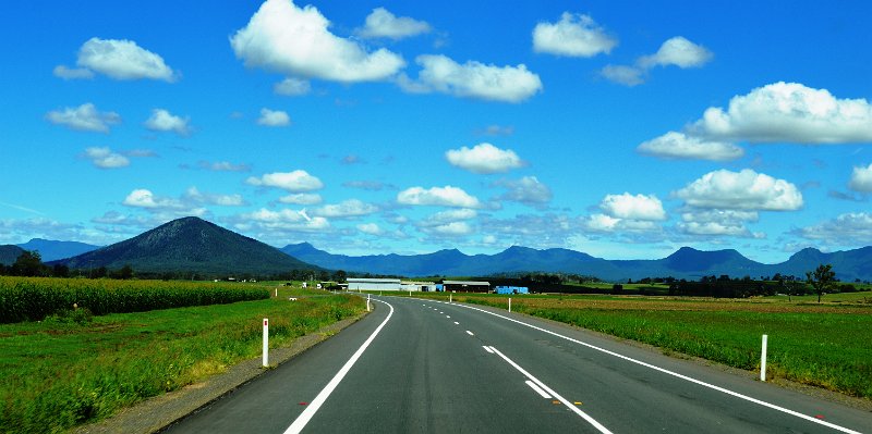 DSC_0020.JPG - Beautiful green pasture along the Cunningham Highway approaching the Great Divide near Aratula.