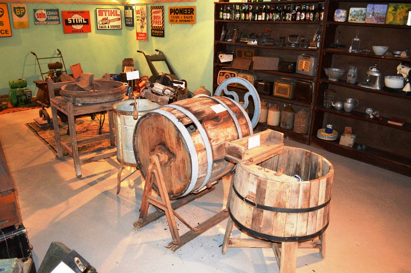 DSC_0065.JPG - Texas Historical rabbit processing plant - memorabilia