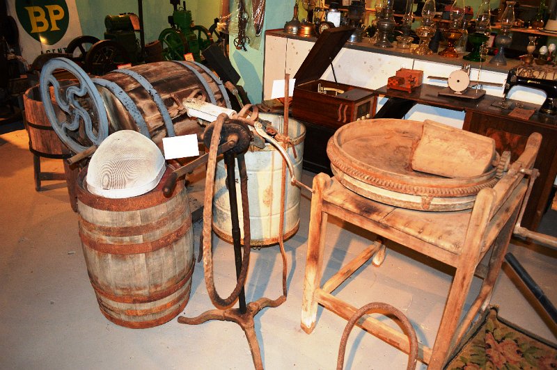 DSC_0066.JPG - Texas Historical rabbit processing plant - local memorabilia