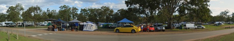 05SomersetPan02.JPG - Starting to get very crowded for campers enjoying Easter at the lake - time for us to find somewhere else