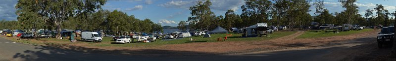 05SomersetPan03.JPG - Starting to get very crowded for campers enjoying Easter at the lake
