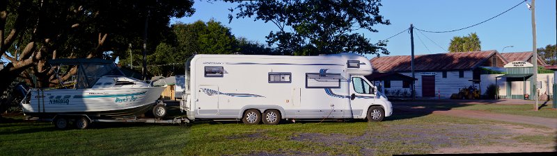 06KingaroyPan08.JPG - Kingaroy; our stopover at the Showgrounds Caravan Park
