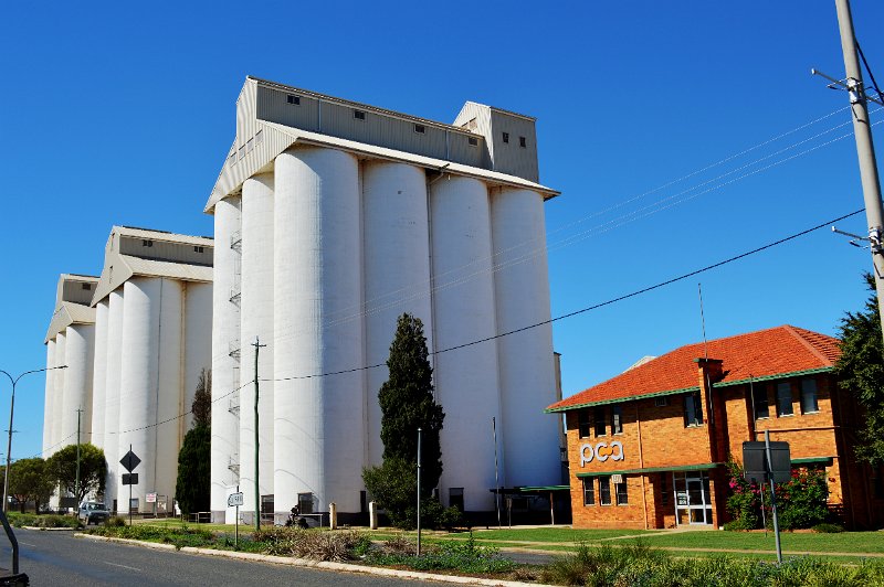 DSC_0011.JPG - Kingaroy's most visible landmark is the heritage listed peanut silos and the Peanut Company of Australia (PCA)