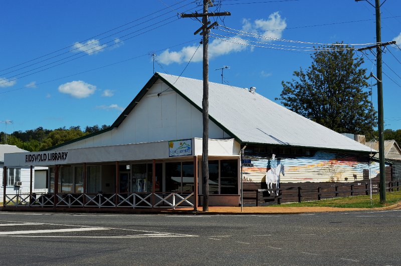 DSC_0016d.JPG - Eidsvold; town centre library