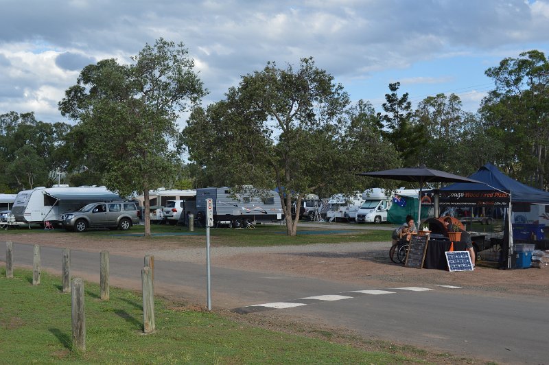 DSC_0036.JPG - Starting to get very crowded for campers enjoying Easter at the lake