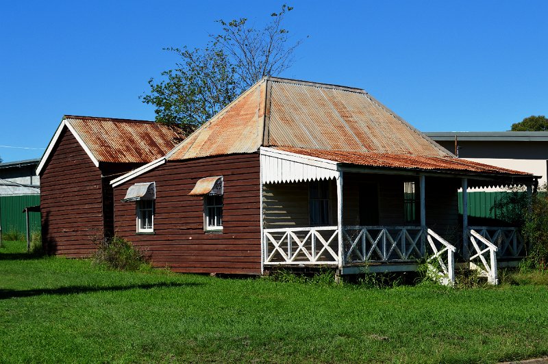 DSC_0041.JPG - Kingaroy; near the Heritage museum is Kingaroy's first home "Carroll cottage" - 1901