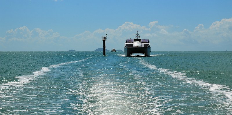 DSC_0019.JPG - Returing from Double Bay into Abel Point and followed by a Daydream cruises tour boat