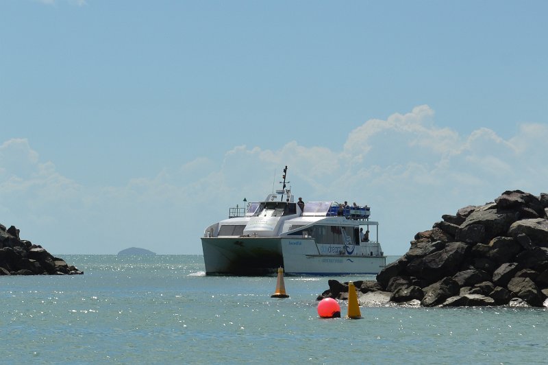 DSC_0026a.JPG - Returing from Double Bay into Abel Point and followed by a Daydream cruises tour boat