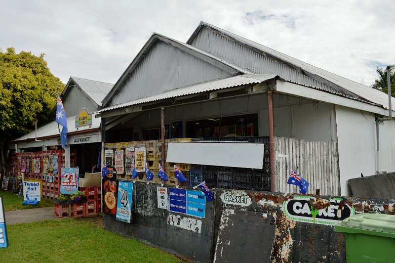 DSC_0068.JPG - Calen general store