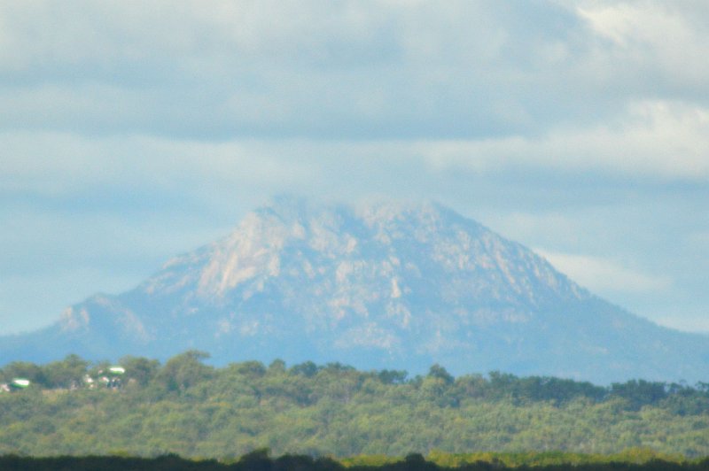 DSC_0025crop.jpg - Bowen; looks like a volcano