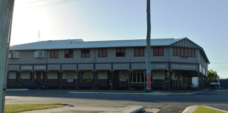 DSC_0038.JPG - Bowen town centre - the Grandview Hotel