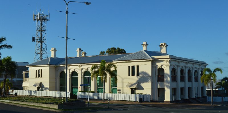 DSC_0041.JPG - Bowen town centre - the Court House