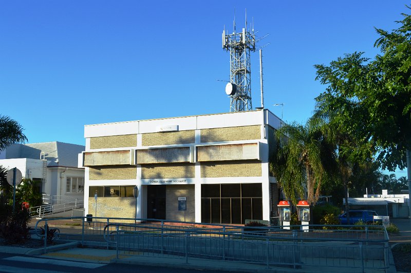 DSC_0046.JPG - Bowen town centre - the telephone exchaange