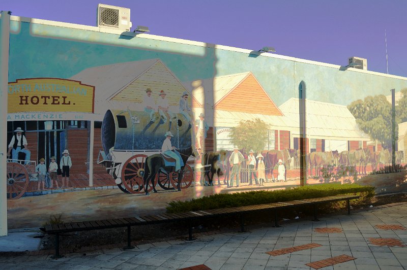 DSC_0051.JPG - Bowen history in murals