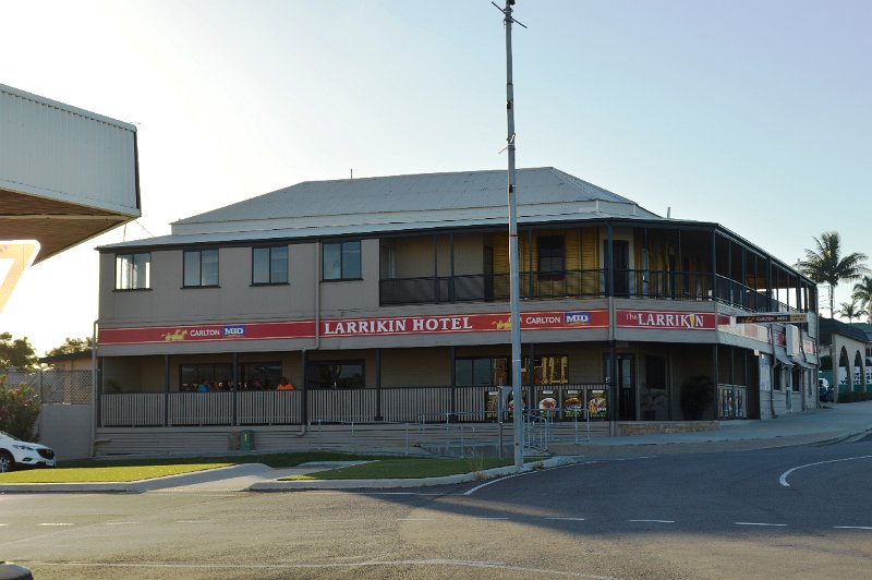 DSC_0053.JPG - Bowen town centre - Larrikin Hotel