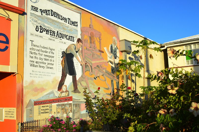 DSC_0058.JPG - Bowen history in murals