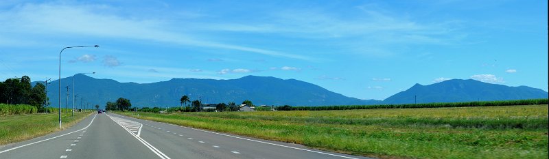 05TvillePan01.JPG - Cane fields between Homehill and Townsville
