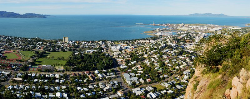 05TvillePan09.JPG - Townsville; and Magnetic Island views from Castle Hill 