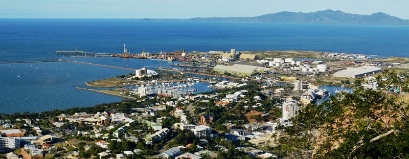 05TvillePan10.JPG - Townsville; and Magnetic Island views from Castle Hill 