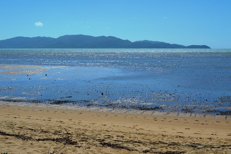 DSC_0005.JPG - Townsville; Rowes Bay and Magnetic Island outside our stopover