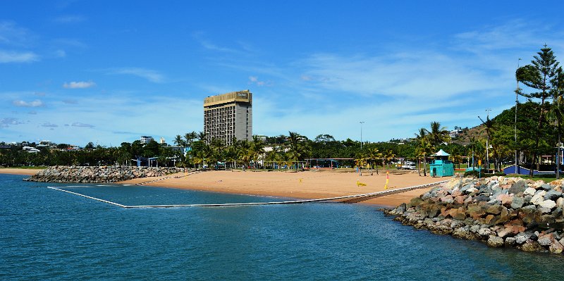DSC_0010.JPG - Townsville; the Strand waterfront