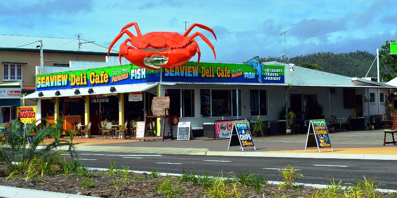 DSC_0003d.JPG - Cardwell waterfront cafe