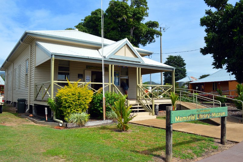 DSC_0035.JPG - Cardwell historic library/museum