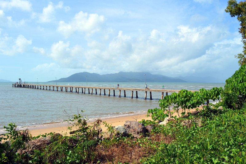DSC_0052.JPG - Cardwell jetty and Hinchinbrook island
