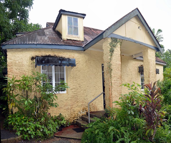 18ParonellaPan10a.JPG - Paronella Park - family cottage / Museum