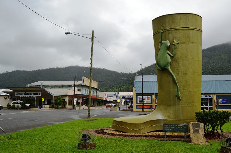 DSC_0004.JPG - Tully's Big Boot
