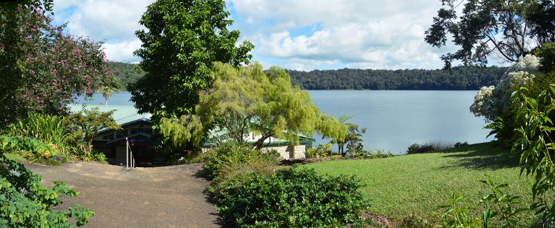 24EachamPan09.JPG - Atherton Tablelands - The Crater Lakes NP - Lake Barrine