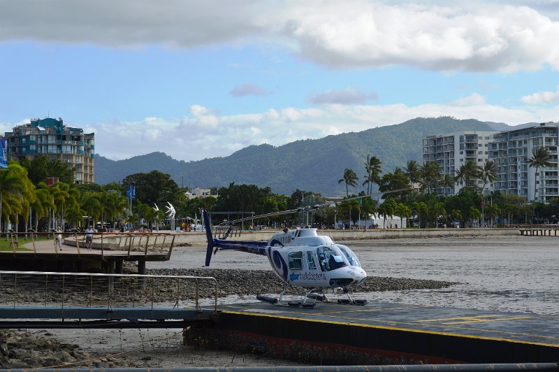 DSC_0023.JPG - Cairns - helipad near the Lagoon