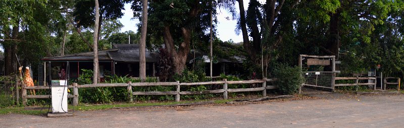 03CooktownPan01.JPG - Bloomfield Track - the Lion's Den hotel