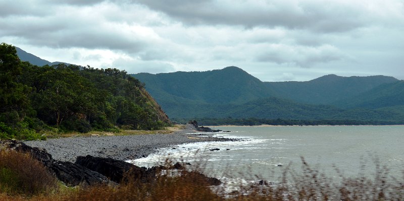 DSC_0012.JPG - Coastline between Cairns and Port Douglas