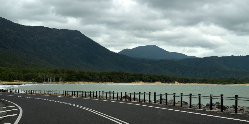 DSC_0017.JPG - Coastline between Cairns and Port Douglas