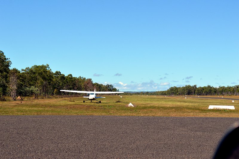 DSC_0019.JPG - Laura airport