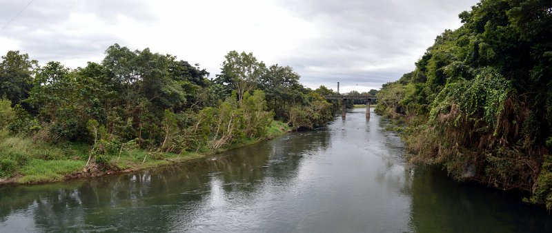 14Cairns2Pan04.JPG - Gordonvale - Mulgrave River with the sugar mill in the distance