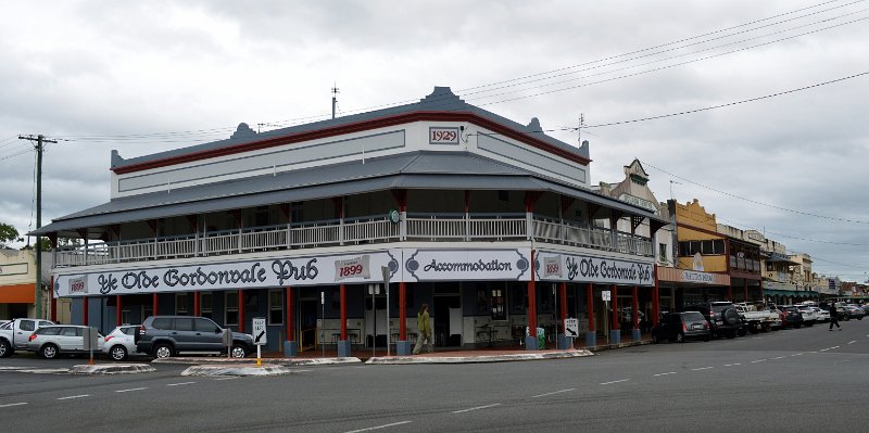 DSC_0025.JPG - Gordonvale - no recent buildings in the town centre