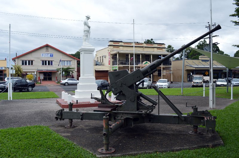 DSC_0035.JPG - Gordonvale - town centre and ANZAC memorial
