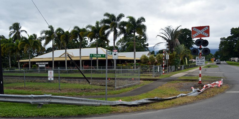 DSC_0041a.JPG - Gordonvale - squashed Armco near the museum