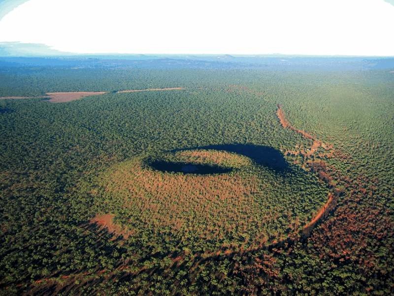 undara01.jpg - Undara - Internet pic of Kalkani Crater
