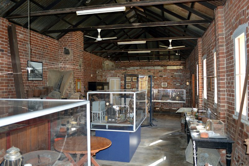 DSC_0078.JPG - Charters Towers -  town centre Assay office 