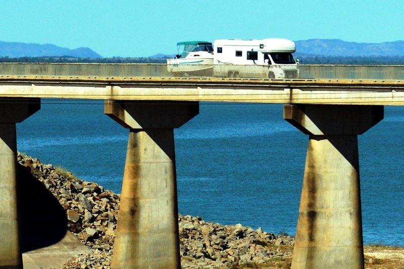 DSC_0071crop.jpg - Lake Maraboon - crossing the dam wall