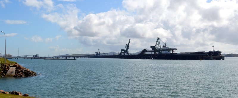 26GstonePan04.JPG - Gladstone harbour - coal loading