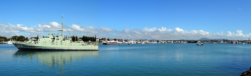 26GstonePan06.JPG - Gladstone harbour