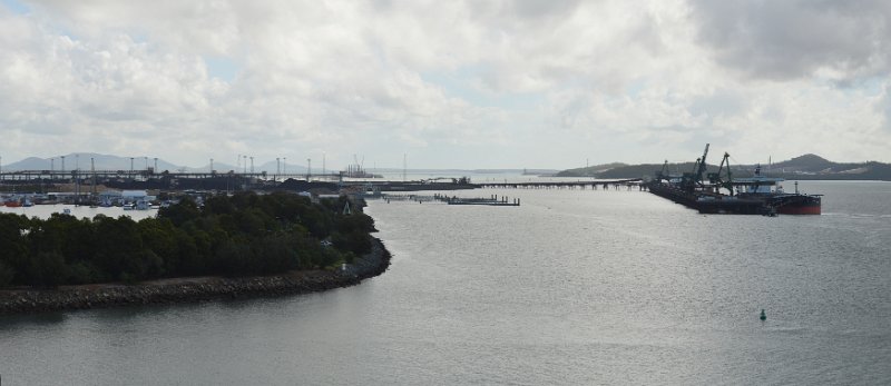 26GstonePan09.JPG - Gladstone harbour