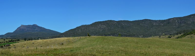 01MaroonPan02a.JPG - Mt Maroon panorama